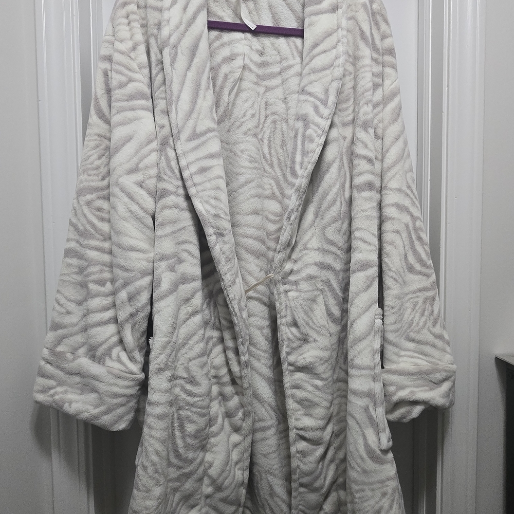 Soma Zebra Pattern Plush Robe - Picture 6 of 7